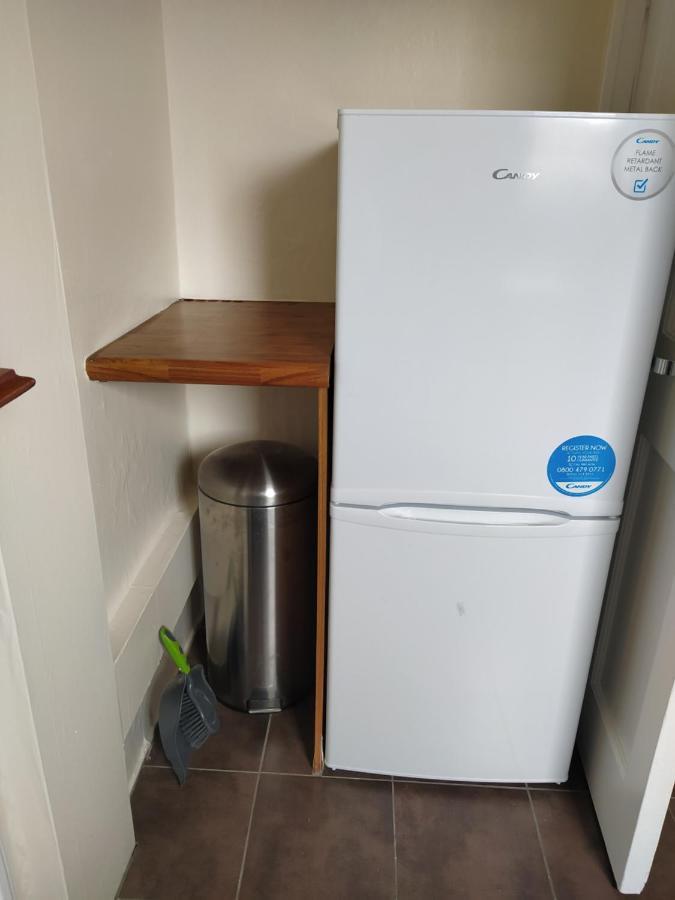 Self Catering 2 Bedroom Flat, Frequent Buses, 1-Minute Walk To Bus Stop, 20 Minutes To City Center Edinburgh Exterior foto