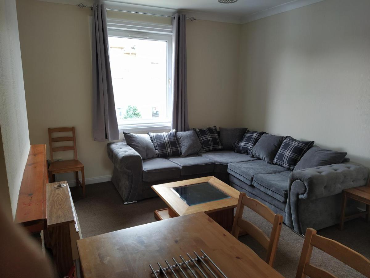 Self Catering 2 Bedroom Flat, Frequent Buses, 1-Minute Walk To Bus Stop, 20 Minutes To City Center Edinburgh Exterior foto